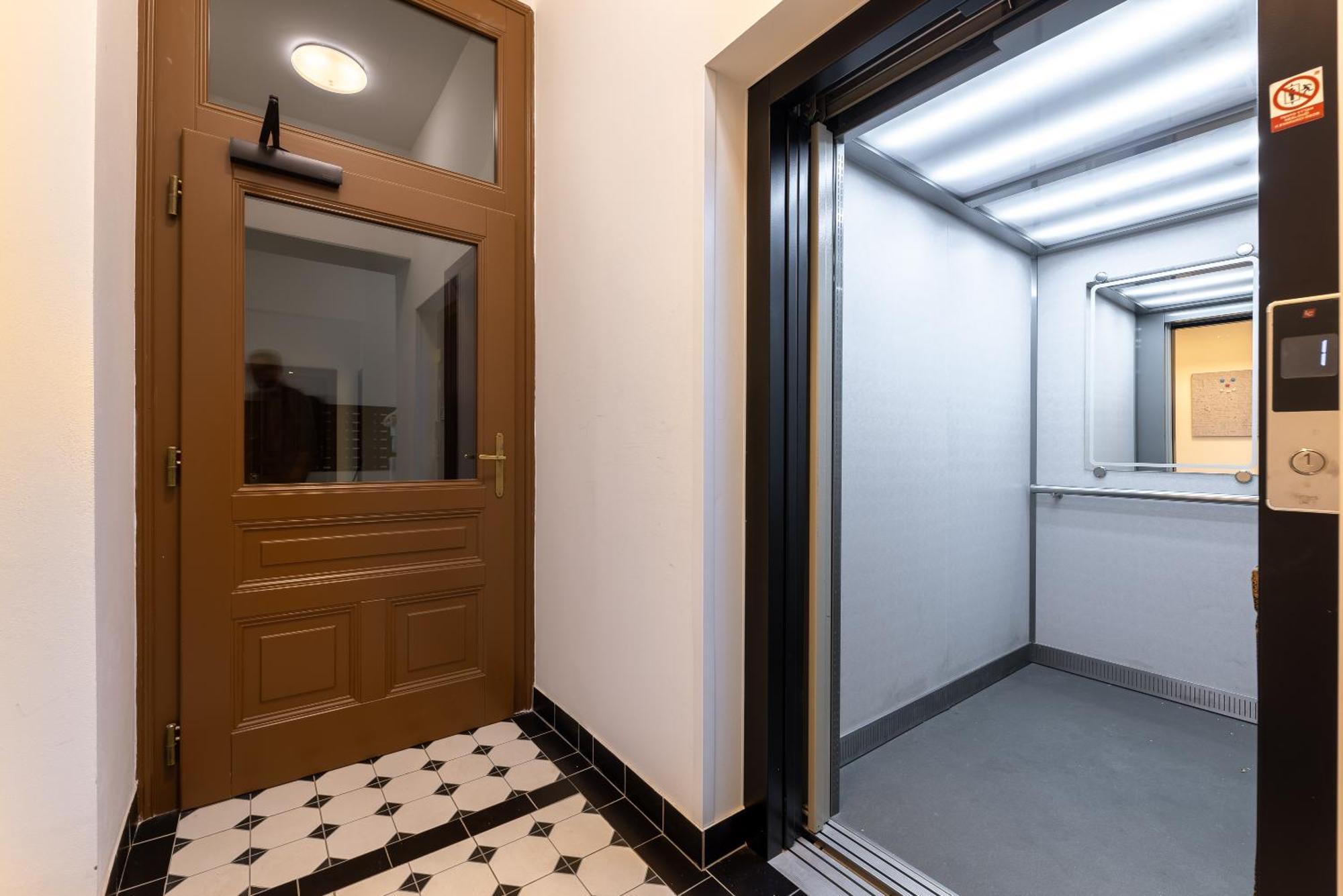 Modern Urban Room In The City Center Of Prag Exterior foto